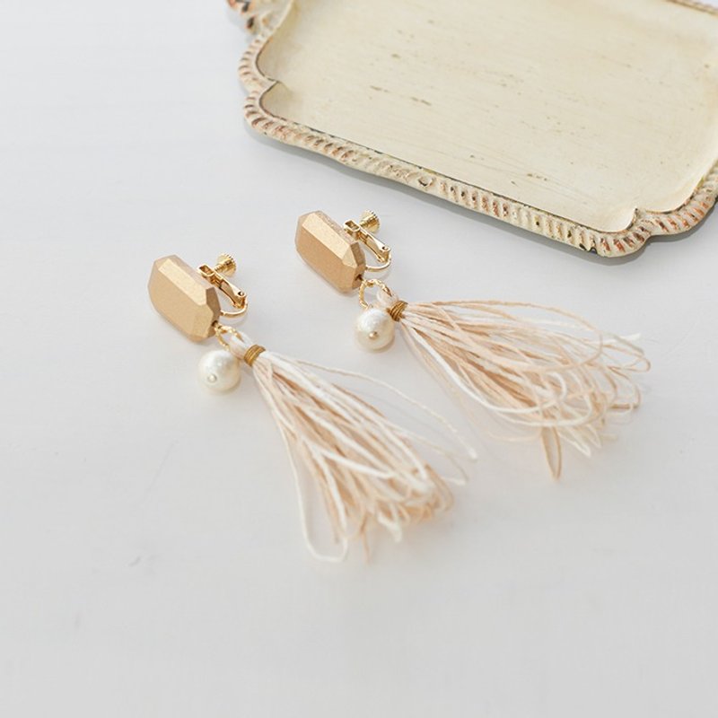 Tassel earrings/wood - 耳环/耳夹 - 纸 金色