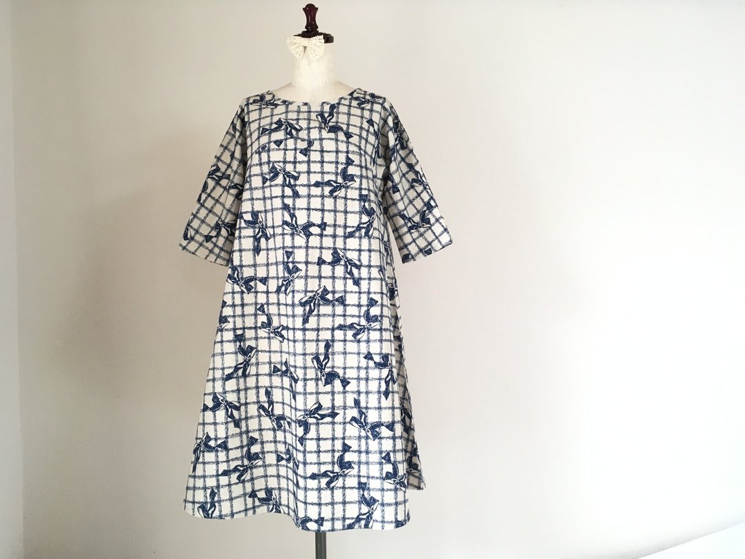 Antique style ribbon flare one piece dress five-quarter sleeve dark blue - 洋装/连衣裙 - 棉．麻 白色