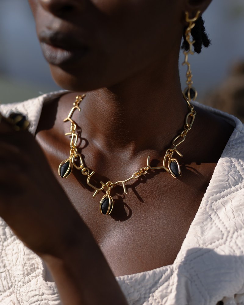 Nkekọ 雕塑坠饰项链 – 实心黄铜宣言式珠宝 - 项链 - 铜/黄铜 金色