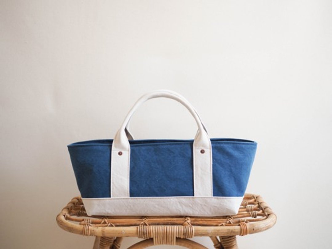 [ARMY DUCK] Tote bag with lid Yokonaga (blue x kinari) - 手提包/手提袋 - 棉．麻 