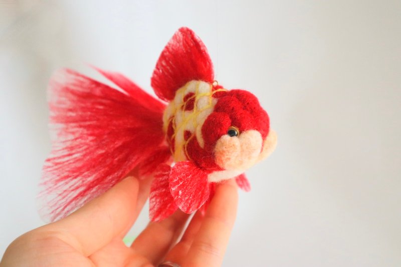 悠游金鱼吊饰 M - 红白锦 - - 玩偶/公仔 - 羊毛 红色