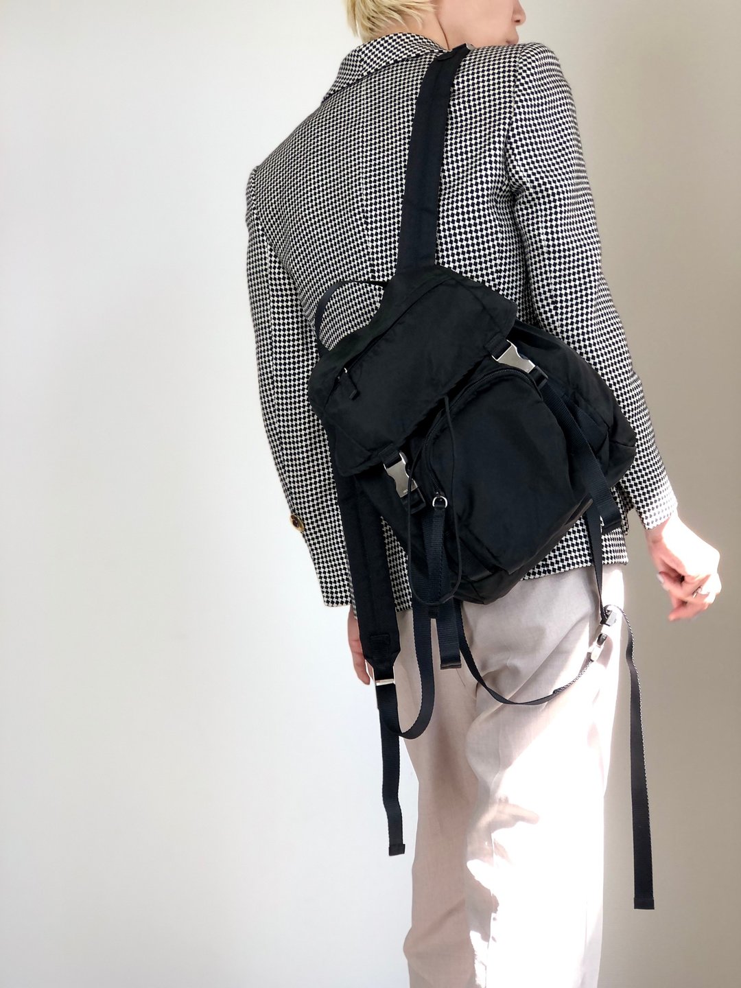 【日本直送 名牌中古包】PRADA 普拉达 后背包 黑色 三角标志 尼龙 前扣式 vintage 复古 ynp78c - 后背包/双肩包 - 尼龙 黑色