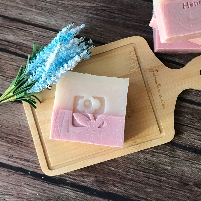 羊油桃胶皂/润泽呵护 - 肥皂/手工皂 - 植物．花 粉红色