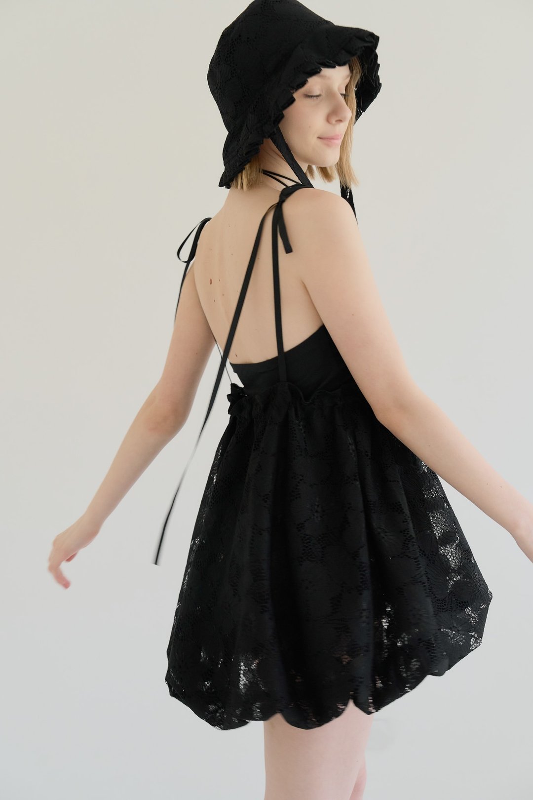 poppy tie strap dress 罂粟花苞绑带洋装 black lace 黑蕾丝 - 洋装/连衣裙 - 聚酯纤维 黑色