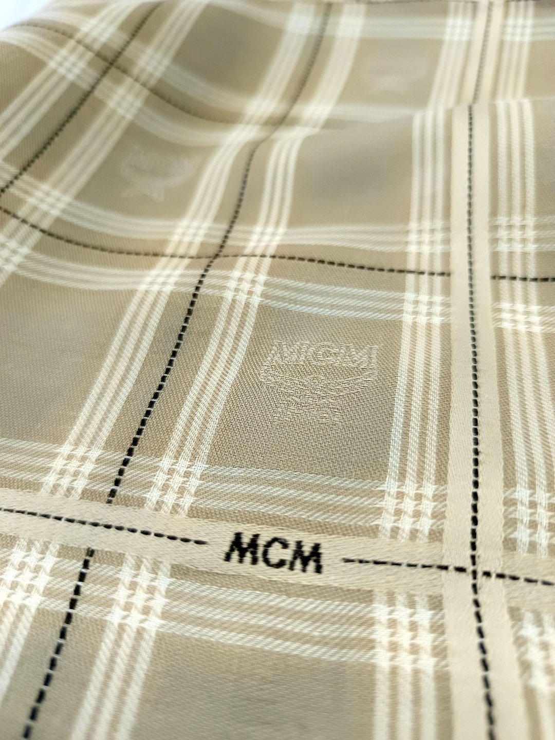 MCM 古着手帕 米白格纹 品牌标志图案 19 x 18 英寸。 - 手帕/方巾 - 棉．麻 卡其色