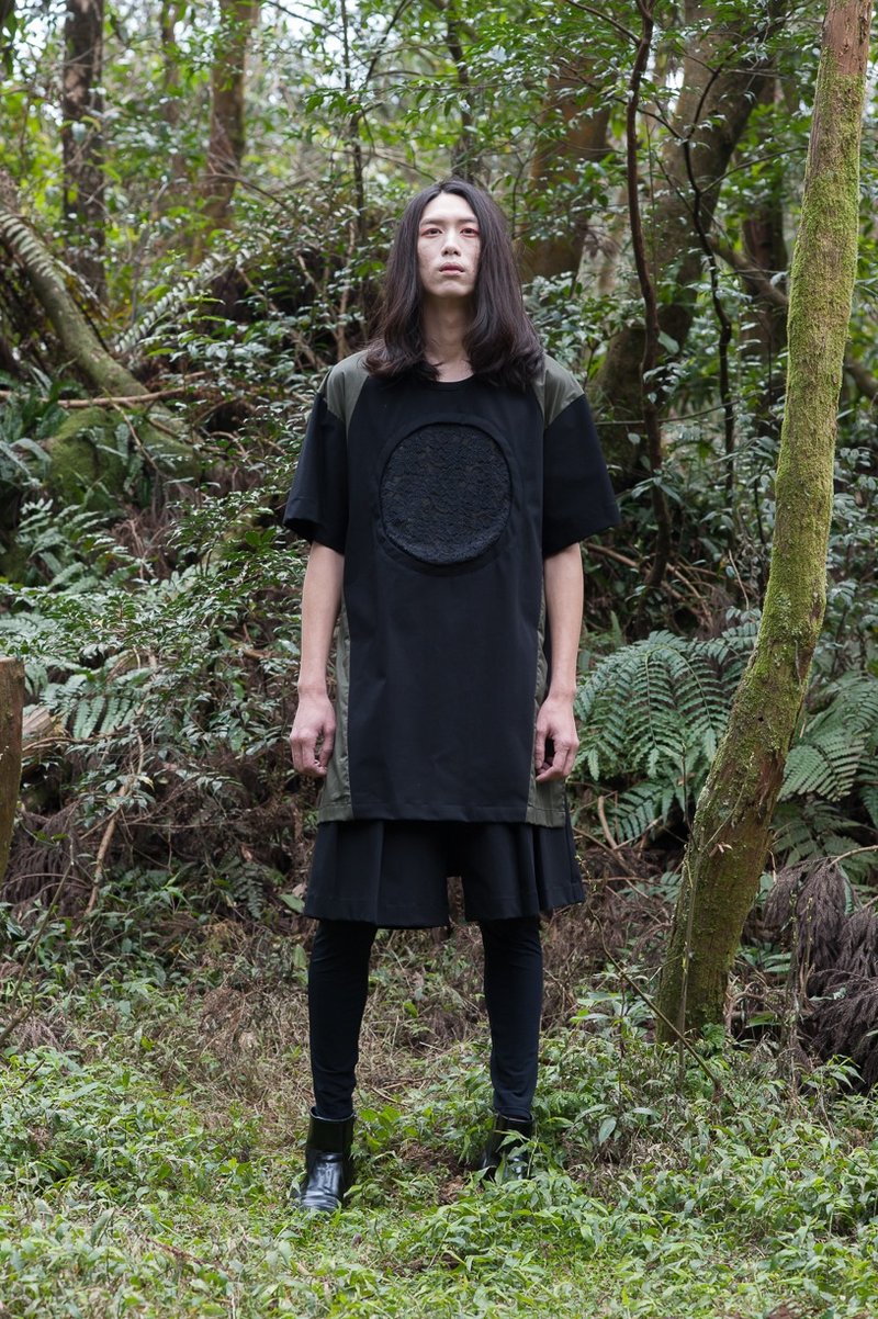 蕾丝圆窗花OVERSIZE T(161T05) - 中性连帽卫衣/T 恤 - 其他材质 黑色