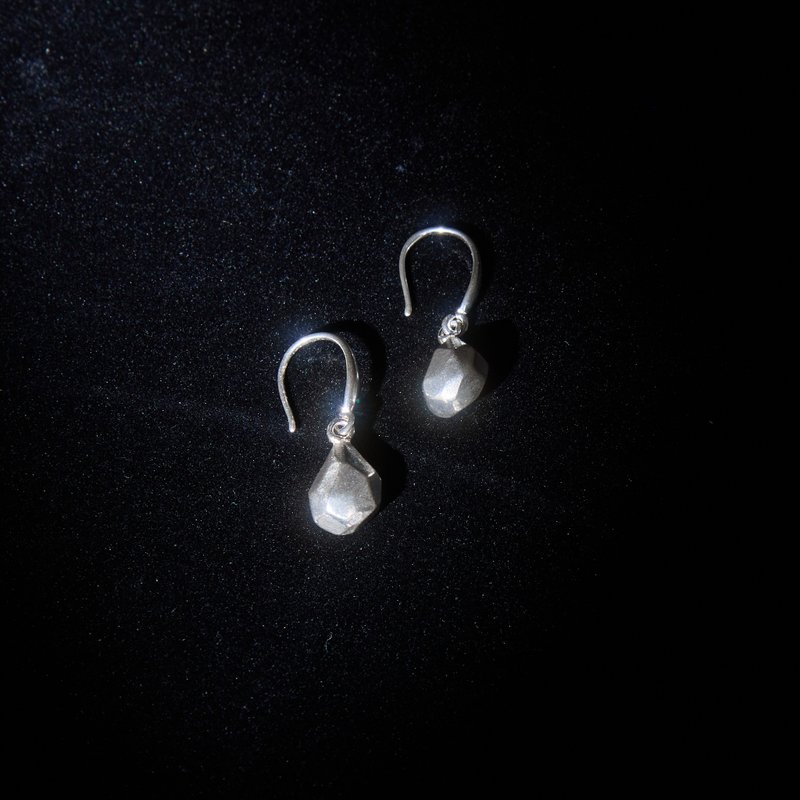 Flint Earrings | 925 Sterling Silver - 耳环/耳夹 - 纯银 银色