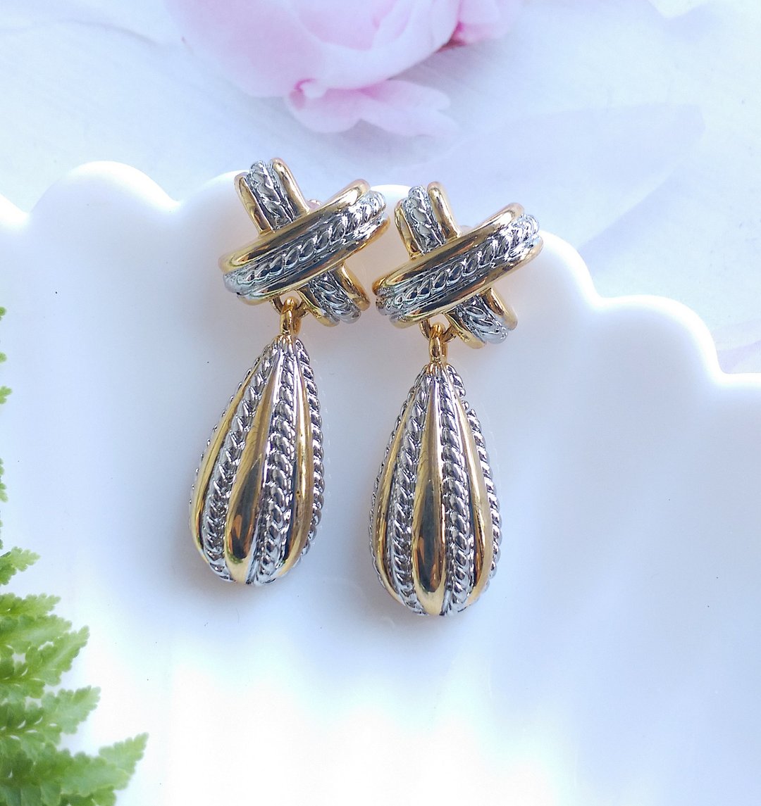 Vintage Jewelry 西洋古董饰品 金银双色调 厚实 长水滴 针式耳环 - 耳环/耳夹 - 其他材质 白色