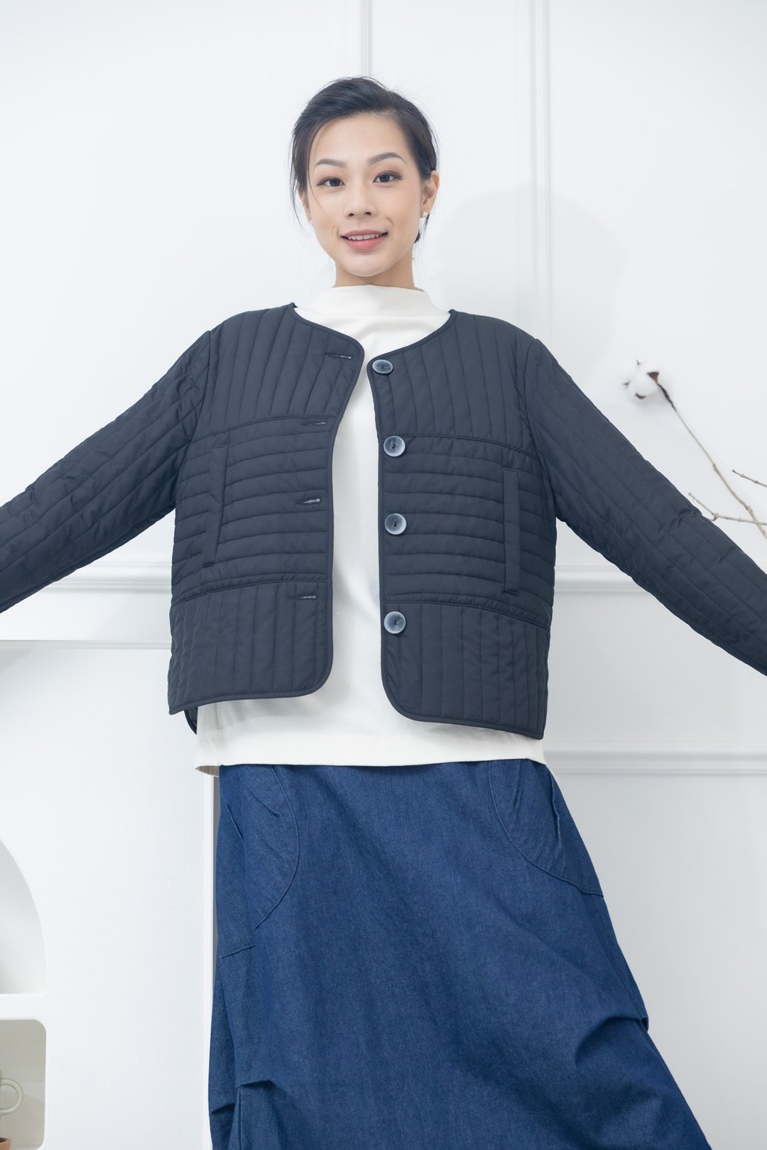 表面长方形压纹短版外套 黑色 - 女装休闲/机能外套 - 其他材质 黑色
