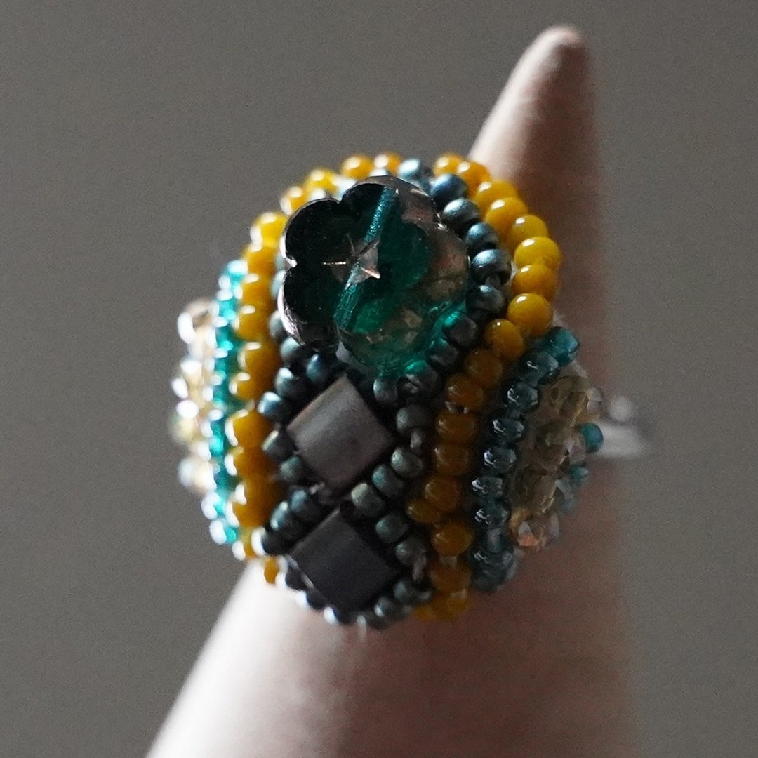 Talkative Ring 123 Free Size Bead Embroidery Ring Green Large - 戒指 - 塑料 绿色