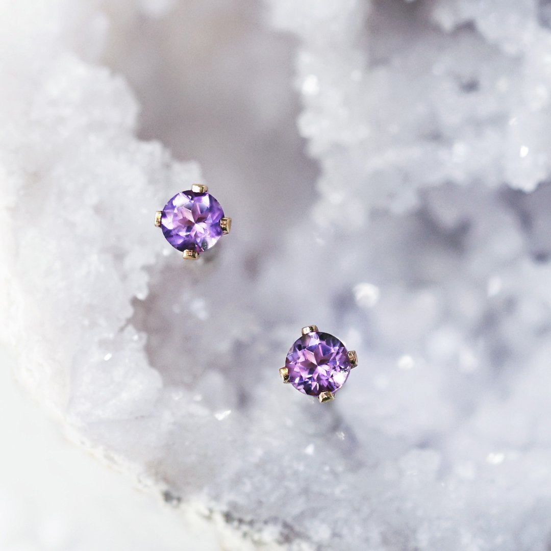 Amethyst 3mm Stud Earrings Astarte - 耳环/耳夹 - 宝石 紫色