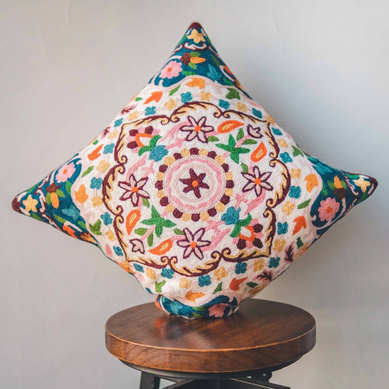 喀什米尔羊毛图腾抱枕套－微风徐徐 - 枕头/抱枕 - 羊毛 多色