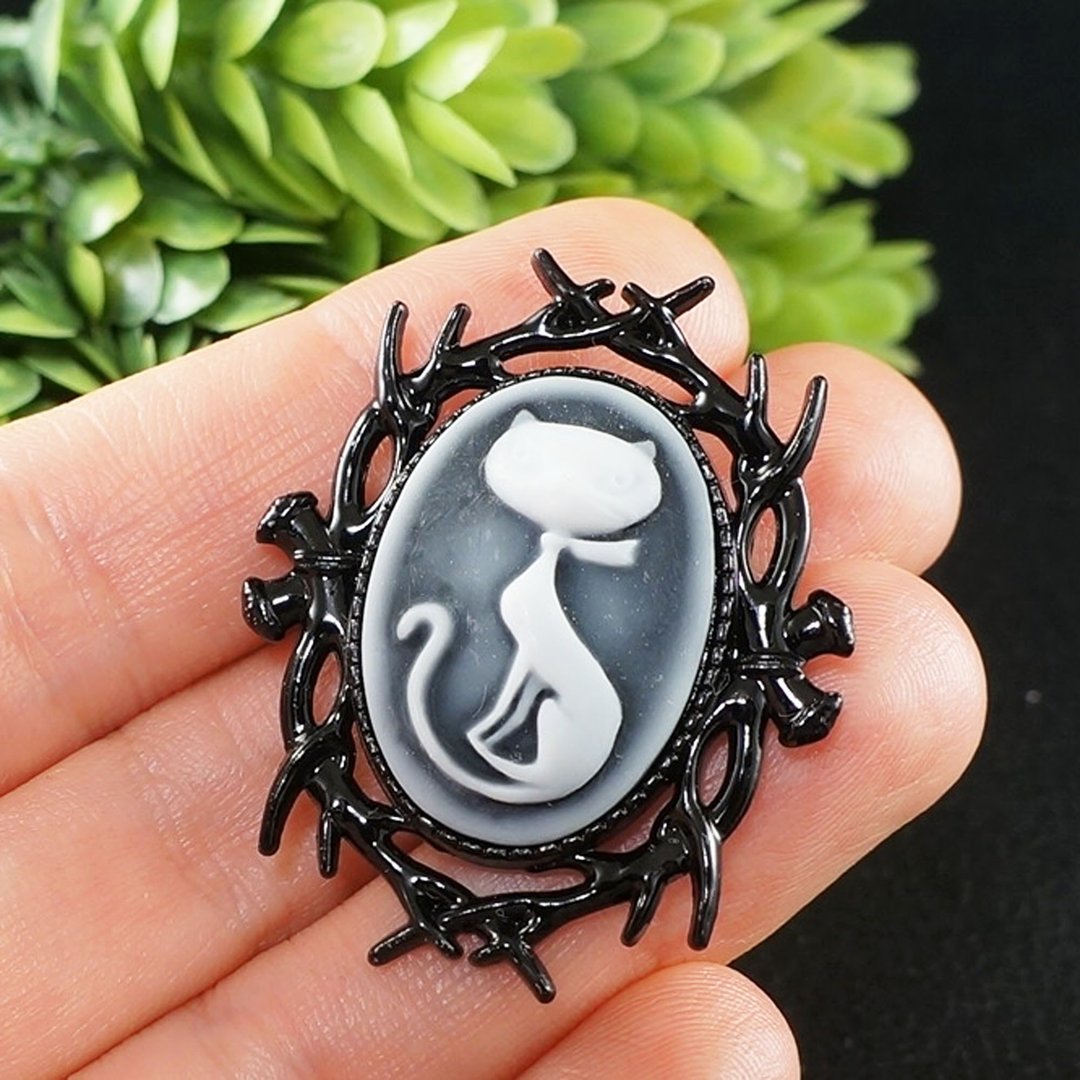 Black and White Cat Cameo Brooch Kitty Kitten Oval Vintage Brooch Pin Jewelry - 胸针 - 其他材质 黑色