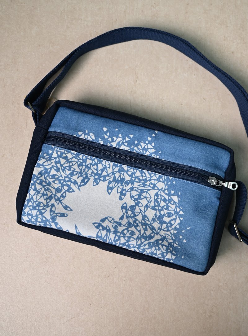 【记忆有限】蓝染立体随身包-型染树叶 - 侧背包/斜挎包 - 棉．麻 蓝色