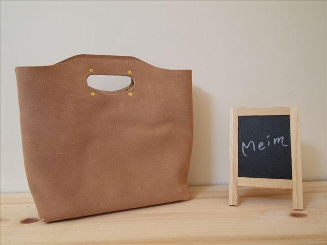 [Made to order] Floor leather B5 [Natural] Handy bag [M] - 手提包/手提袋 - 真皮 卡其色