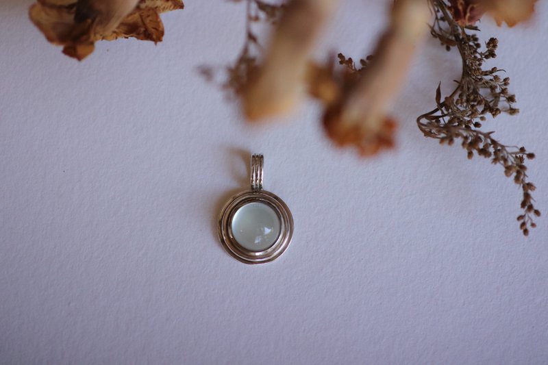 葡萄石镶嵌坠/纯银坠饰/赠纯银链/Màn 工 - 项链 - 宝石 银色