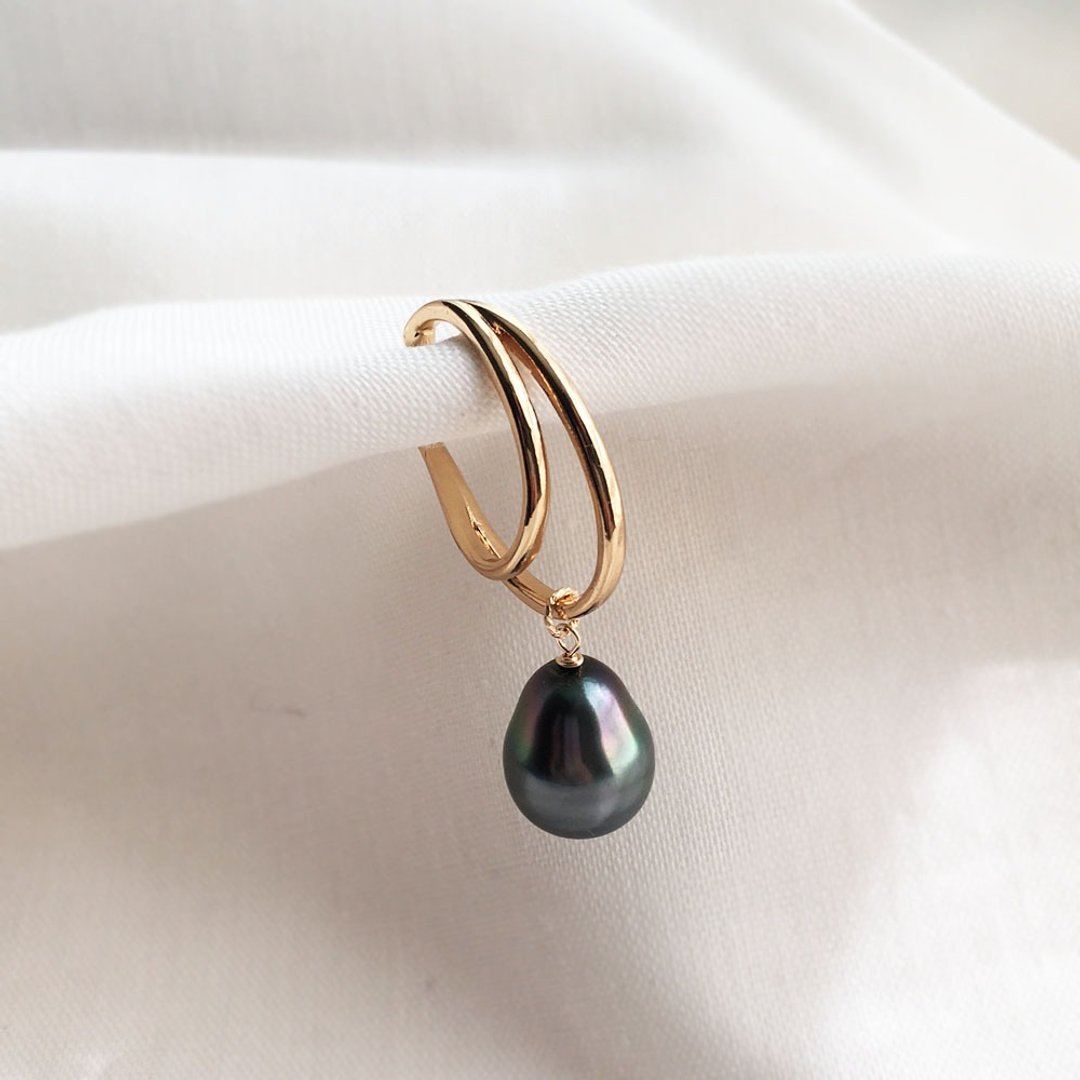 One-of-a-kind large Tahitian black butterfly baroque pearl ear cuff [one ear] - 耳环/耳夹 - 宝石 黑色