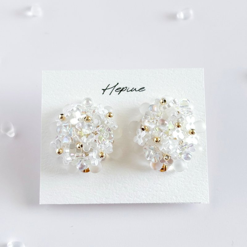 Petalisse (White) : earring耳夹 / pierce耳钉 - 耳环/耳夹 - 玻璃 蓝色