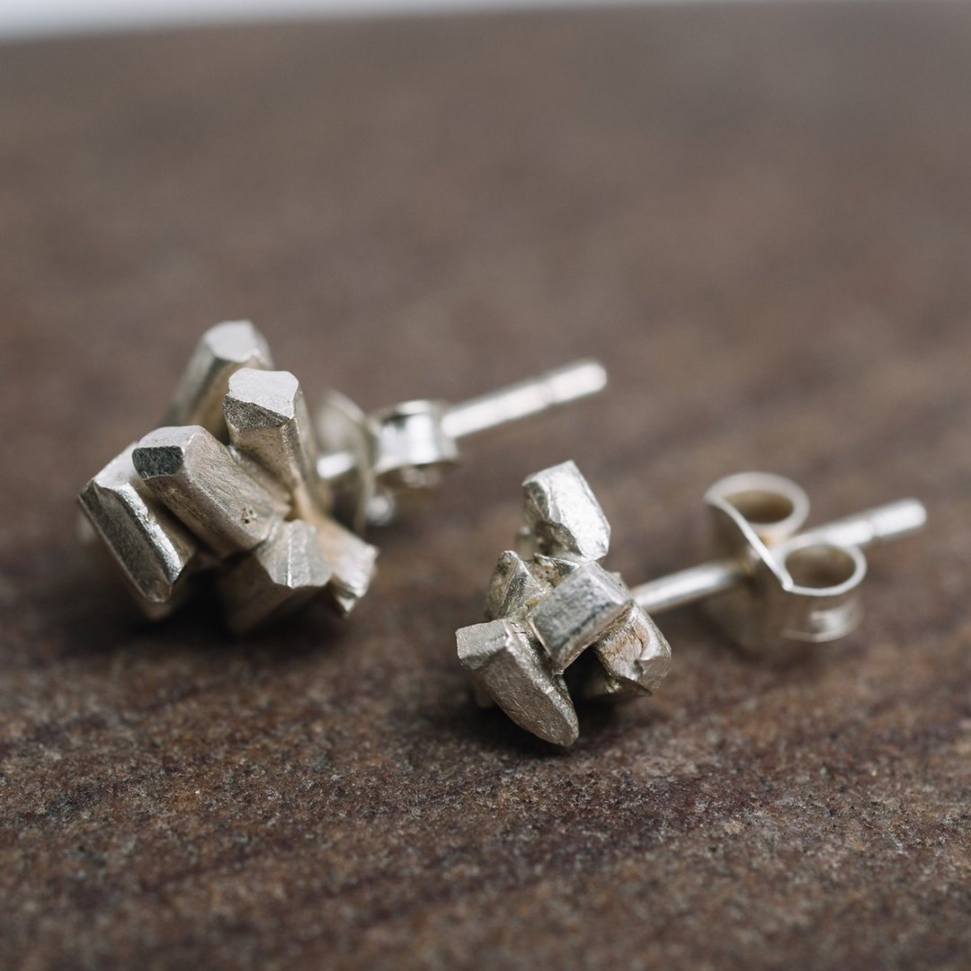 Handmade silver sugar crystal asymmetrical stud earrings (E0204) - 耳环/耳夹 - 银 银色