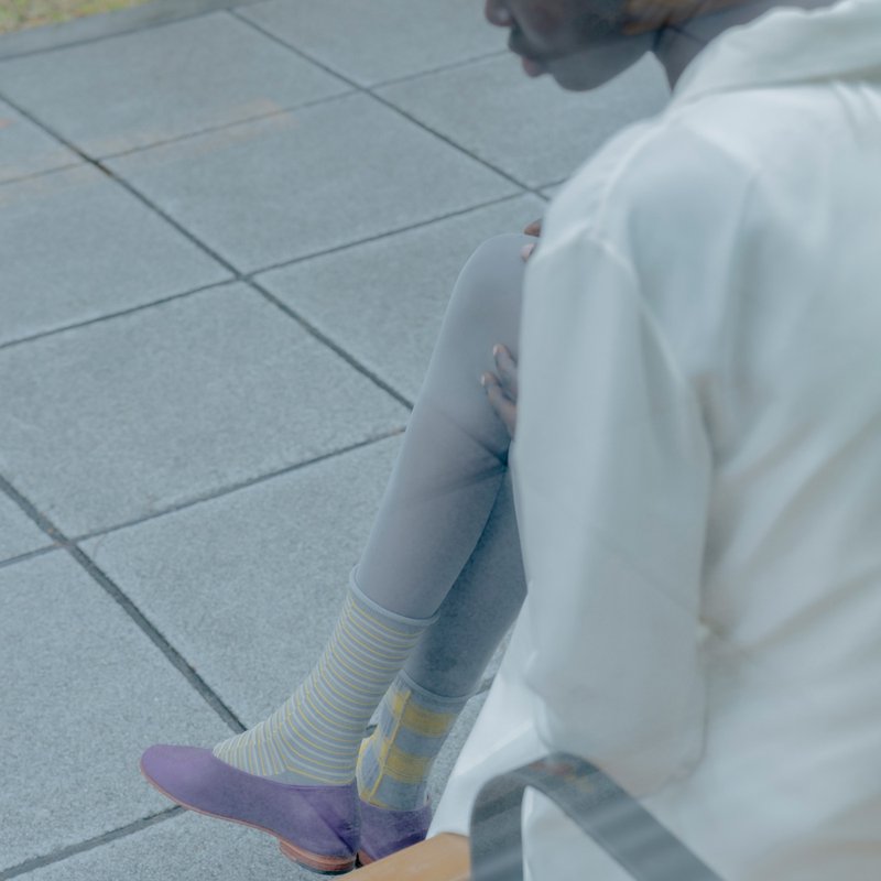 T075 Canary Tartan 金丝雀格纹不对称透肤袜 - 袜子 - 棉．麻 黄色