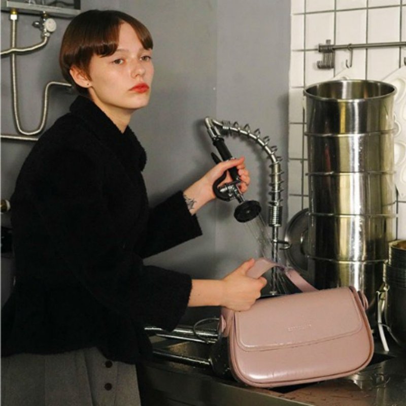 大号 杏灰色 进口头层牛皮制真皮马鞍包 复古大牌感满出来 - 侧背包/斜挎包 - 真皮 卡其色