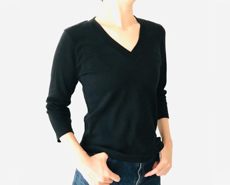 [For 3/4 sleeves] Adult V-neck T-shirt with attention to shape [Available in sizes and colors] - 女装上衣 - 棉．麻 