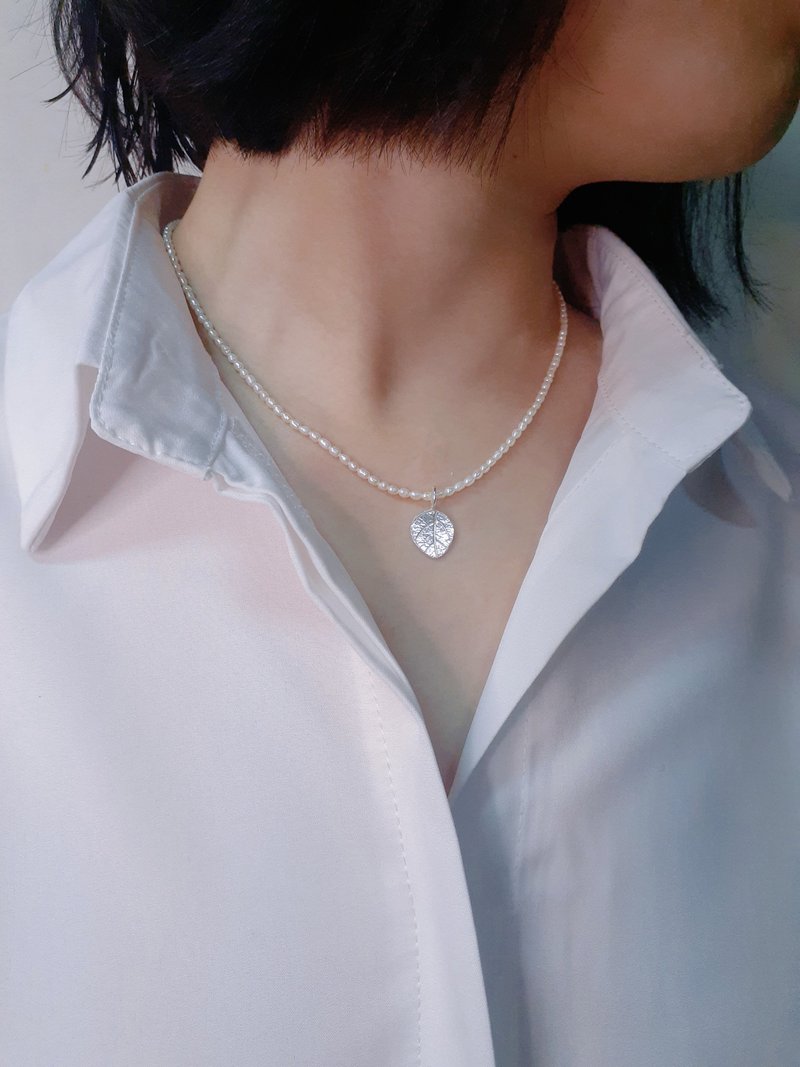 高光天然珍珠项链 925纯银  叶子坠饰  气质优雅 手作 - 项链 - 珍珠 白色