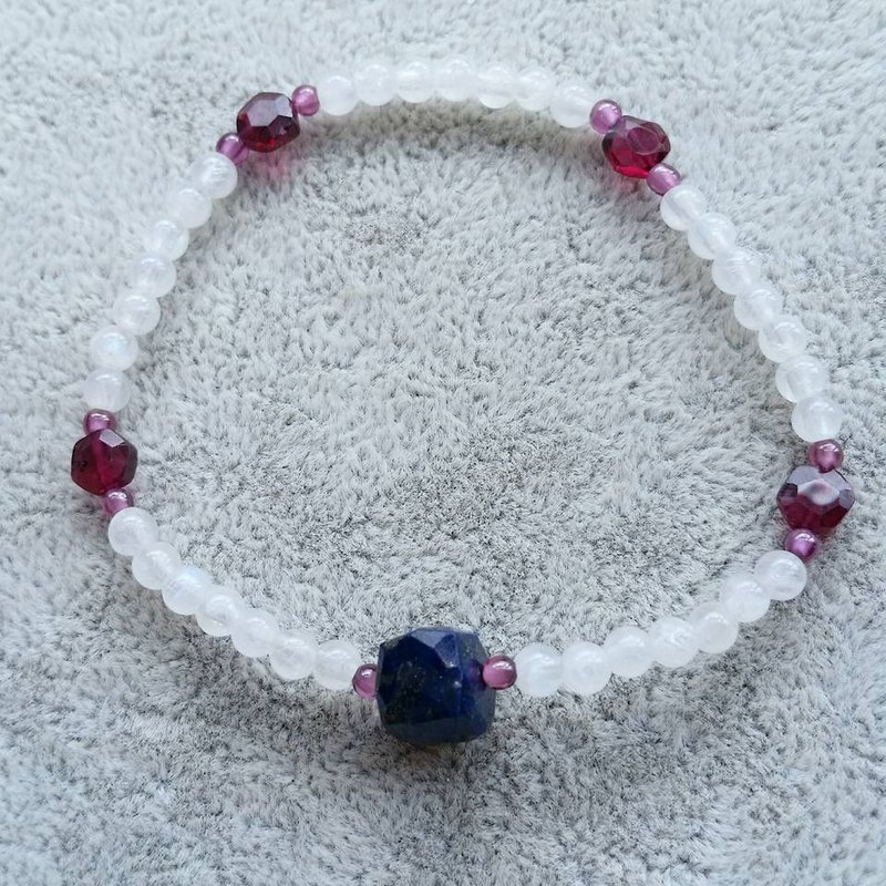 弹性手链， 切面青金石配小紫牙乌石榴石，全链身为月亮石，隔切面石榴石 - 手链/手环 - 宝石 蓝色