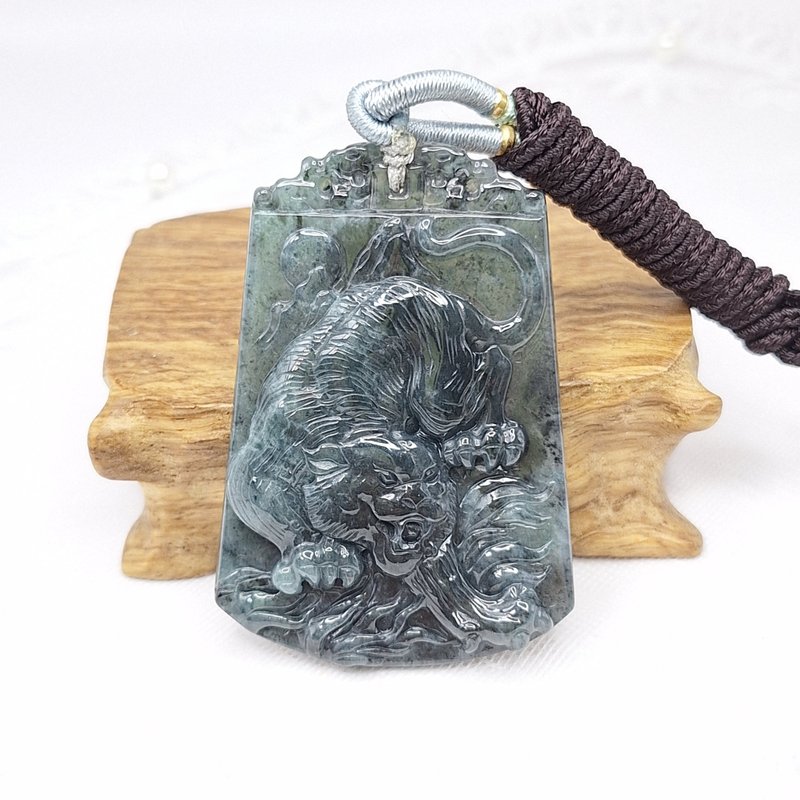温润乌鷄种求财手工雕刻下山虎吊坠 |天然缅甸玉A货翡翠 - 项链 - 玉石 