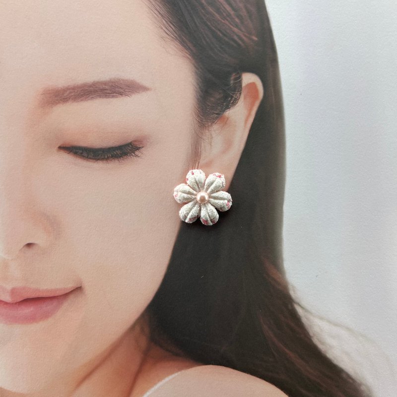 Sunfade 晒淡色泽可爱粉橘色圆润小花耳环 - 耳环/耳夹 - 其他材质 多色