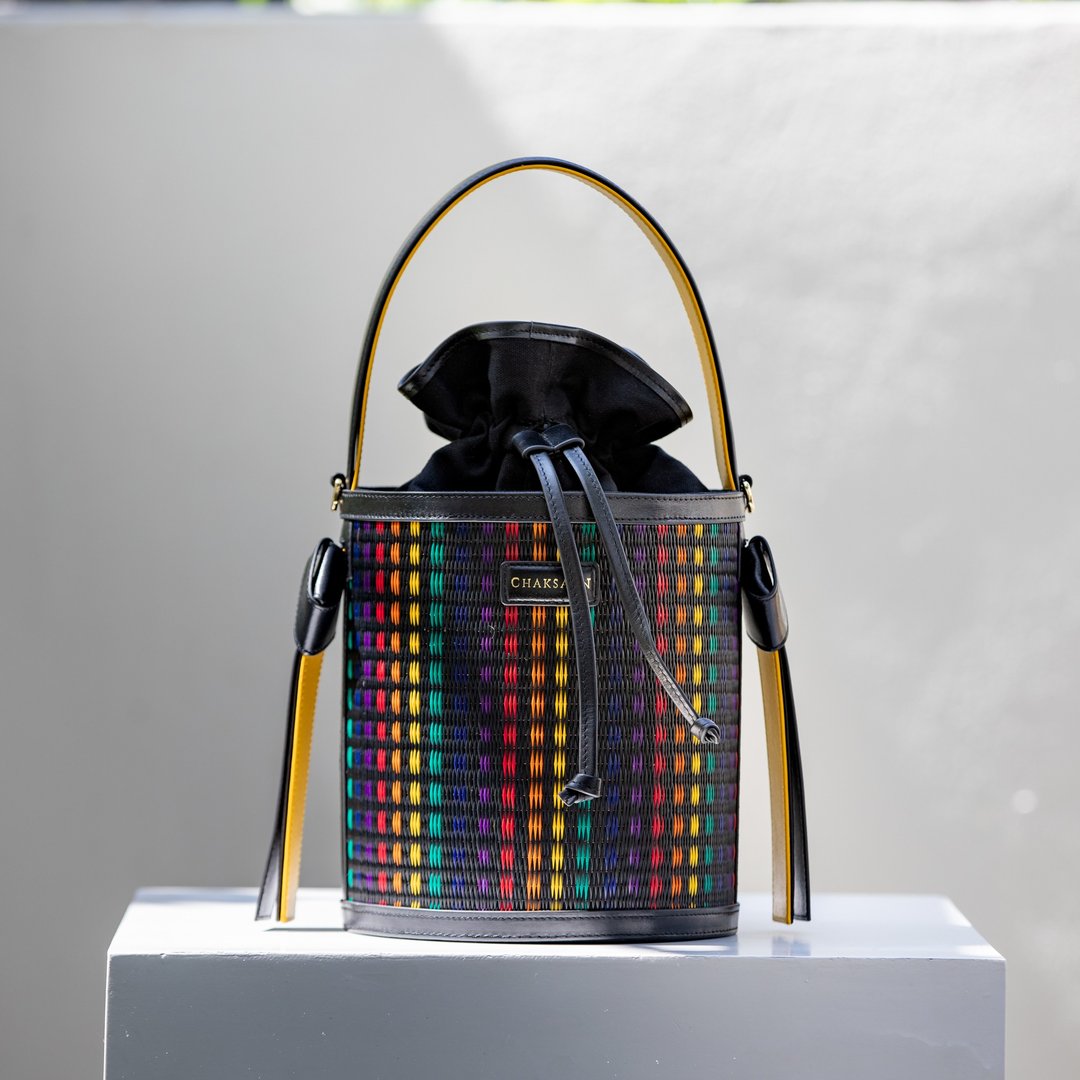 Straw Leather Bucket Bag Minimal Style in Black Rainbow - 手提包/手提袋 - 真皮 黑色