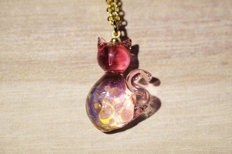 Crystal Kitten 晶凝.猫琉璃吊坠  粉红色 - 颈链 - 玻璃 粉红色