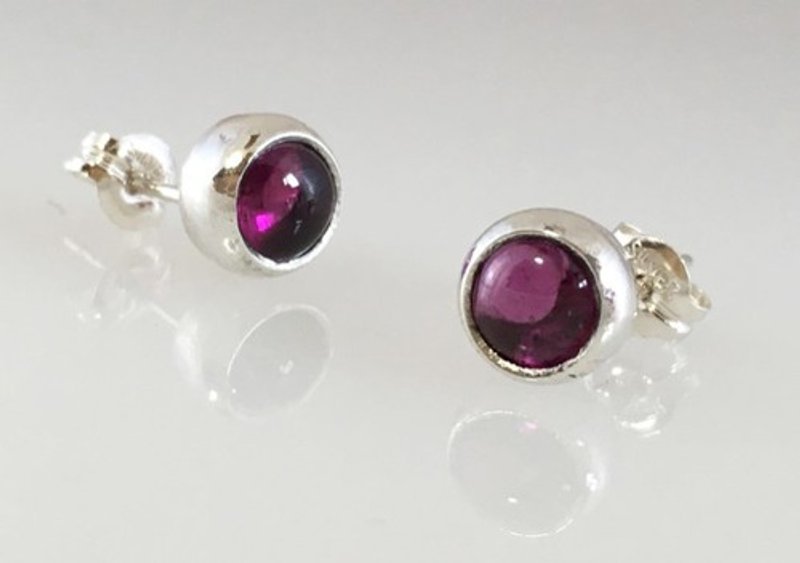 Rhodolite Garnet SV Stud Earrings - 耳环/耳夹 - 其他金属 紫色