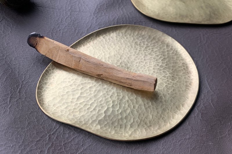 黄铜锤痕不规则盘/圣诞礼物/交换礼物 - 摆饰 - 铜/黄铜 黄色