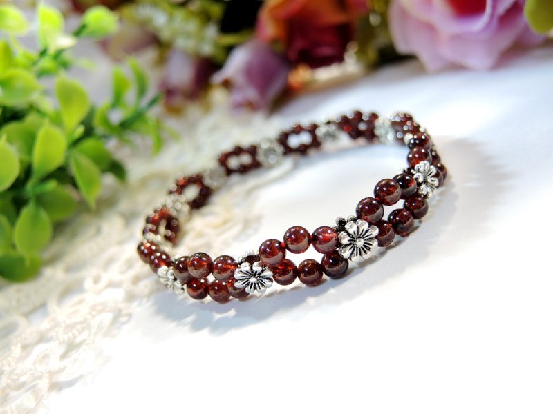 《Happiness 幸福》925纯银波斯菊石榴石花型手链 - 手链/手环 - 宝石 红色