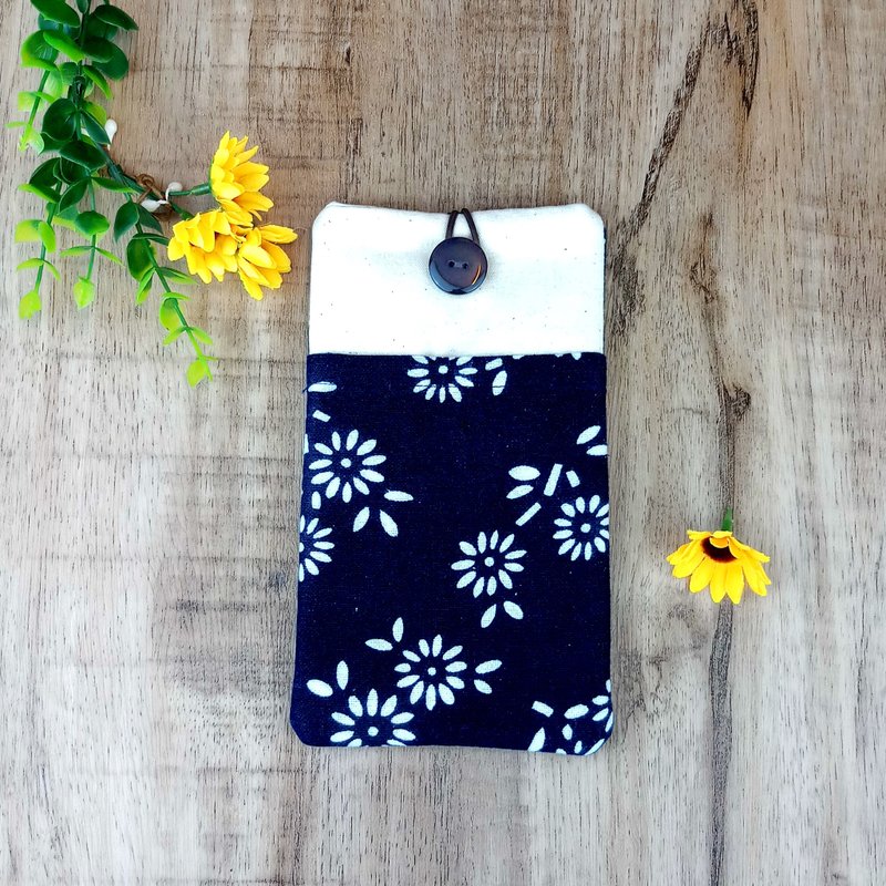 定制化电话包 手机袋 手机保护布套 - 素雅小雏菊 (M-074) - 手机壳/手机套 - 棉．麻 蓝色