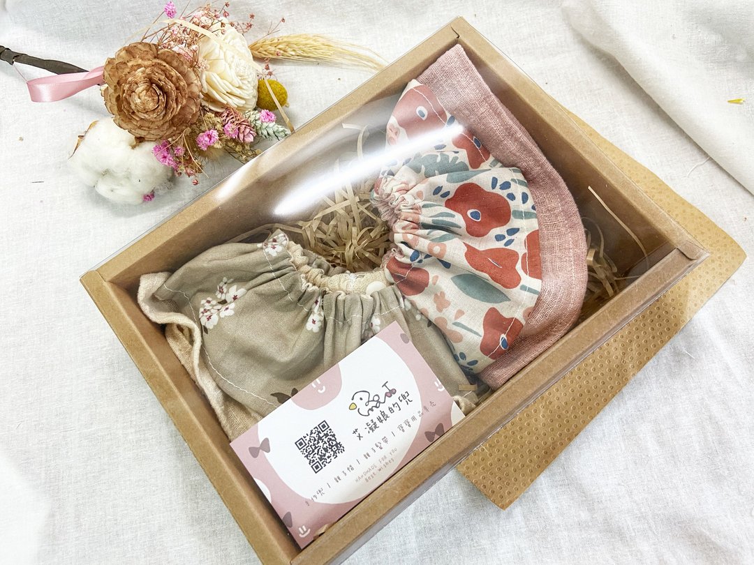 手作双层荷叶围兜 弥月礼盒含包装 - 满月礼盒 - 棉 