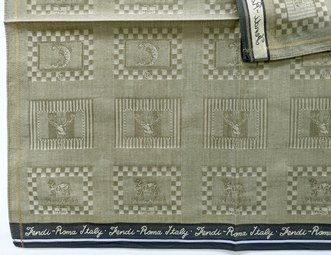Fendi 古着手帕 缇花织纹 鹿、山羊与马 18 x 17.5 英寸 - 手帕/方巾 - 棉 卡其色