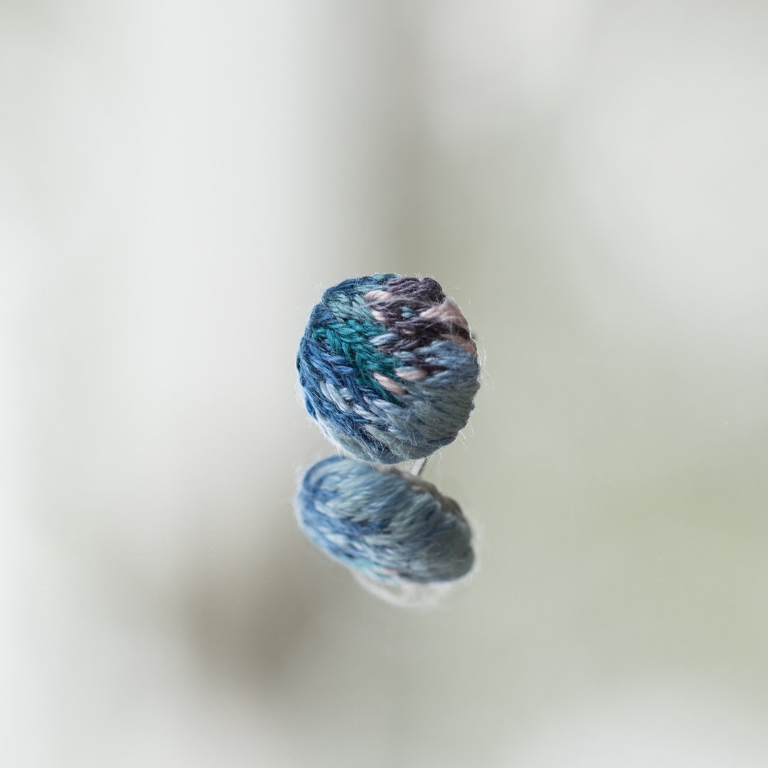 手工刺绣耳环・海釉 - 耳环/耳夹 - 绣线 蓝色