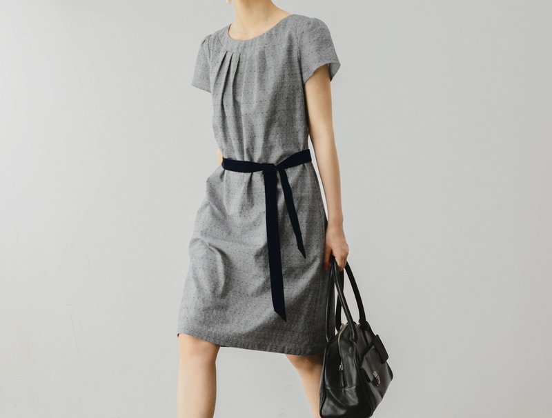 法式复古 文艺少女 彩点提花配丝绒腰带 棉质洋裝 - 洋装/连衣裙 - 棉．麻 灰色