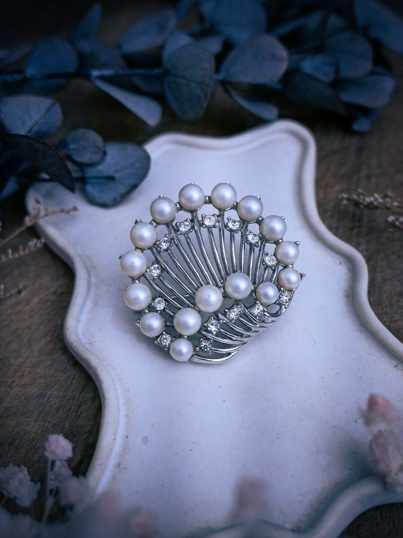 Trifari 镂空珍珠贝壳胸针—美国古董首饰 Vintage Jewelry - 胸针 - 其他金属 