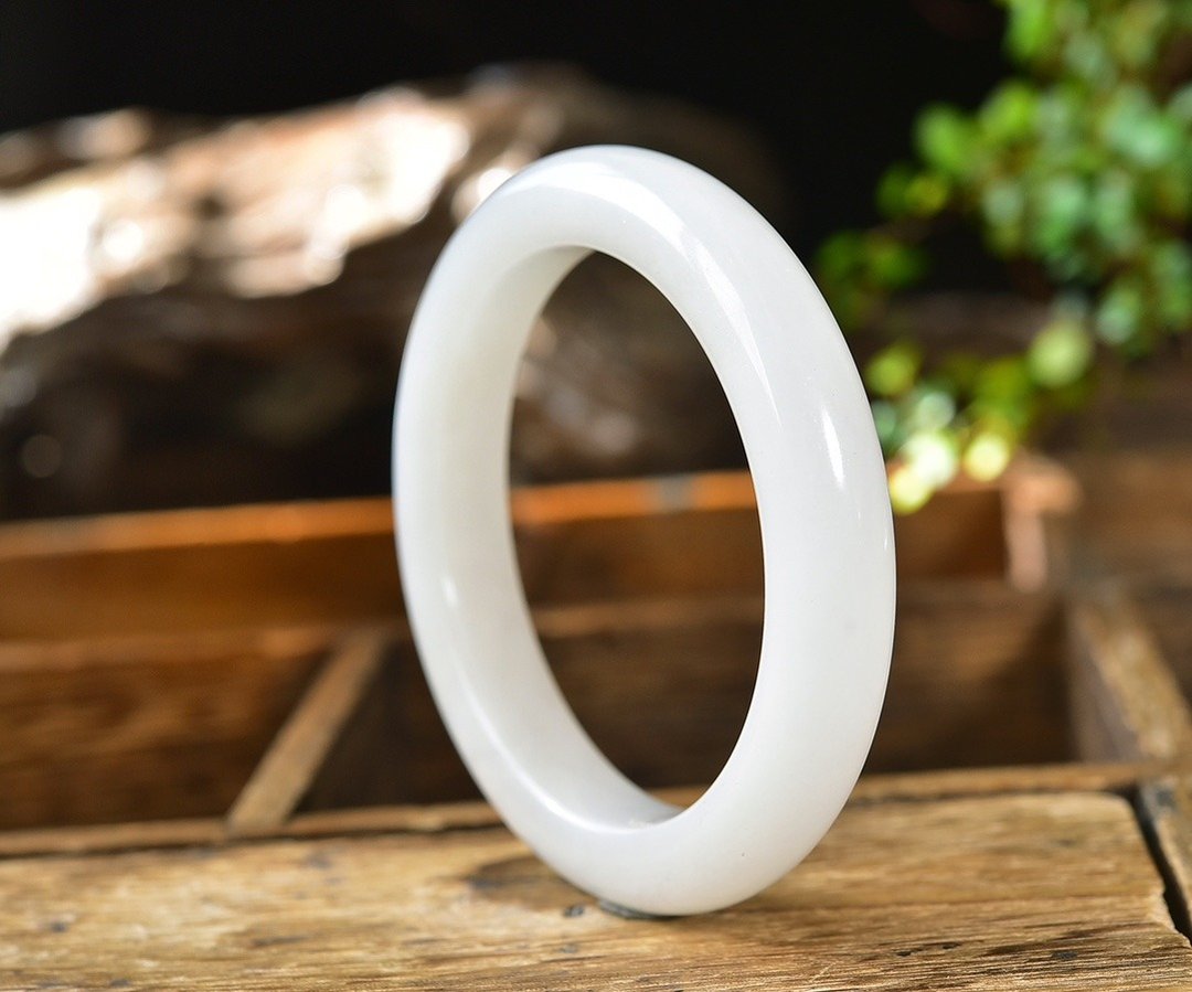 天然和田玉羊脂玉手镯  圈口56mm 玉质细腻温润 - 手链/手环 - 玉石 