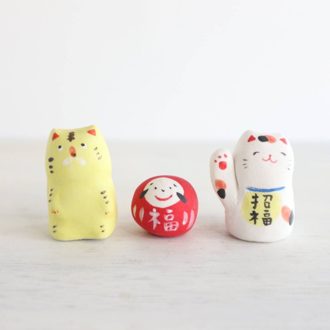 Mini lucky figurine 3-piece set Tiger Daruma Maneki Neko - 摆饰 - 粘土 