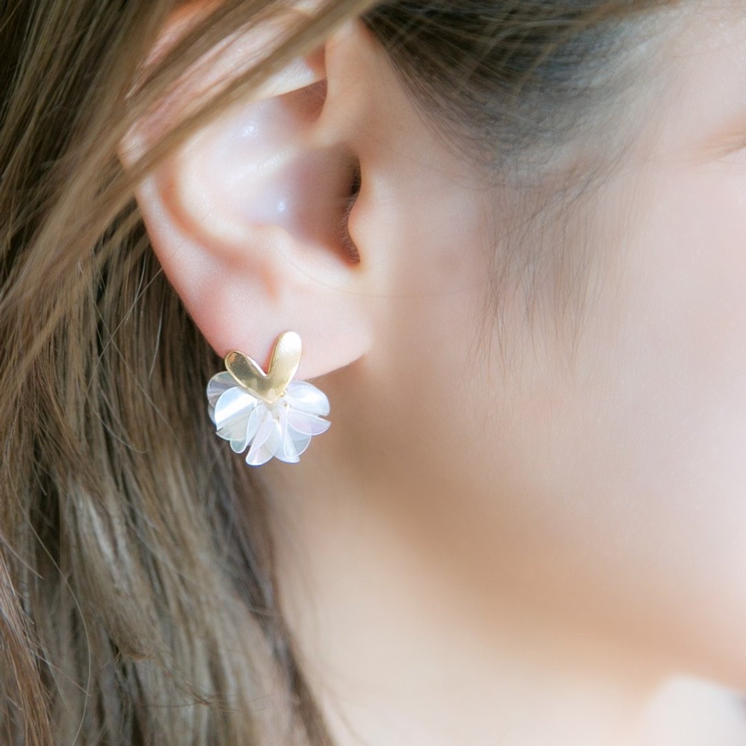 Flower-blooming frilled heart earrings | 18kgp - 耳环/耳夹 - 其他材质 透明
