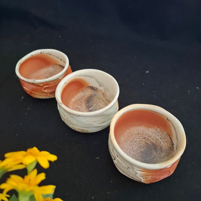 抹茶碗柴烧自然落灰火吻个性商品手拉胚最佳礼物纪念品 - 茶具/茶杯 - 陶 金色