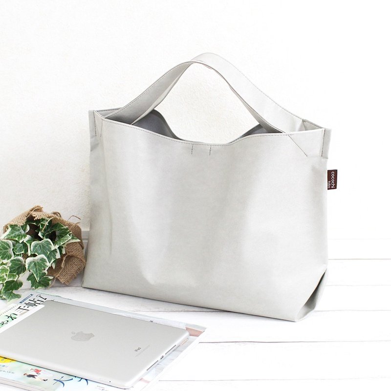 A4 Horizontal Foret Tote Ivory Soft and Light Vegan Leather Made of Artificial Leather - 手提包/手提袋 - 人造皮革 白色
