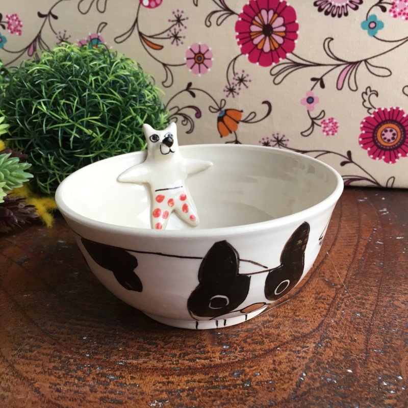 Dog bowl Dog is taking bath - 花瓶/陶器 - 陶 白色