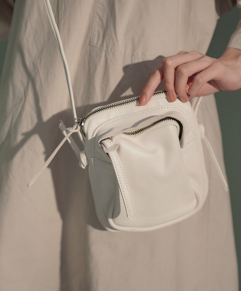 真皮小物休闲真皮单肩斜背包侧背包 - 侧背包/斜挎包 - 真皮 白色
