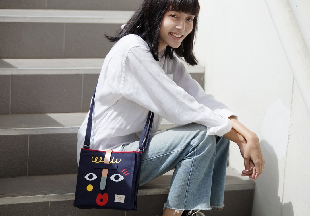 Jam bag Carrie sling bag - 侧背包/斜挎包 - 棉 蓝色