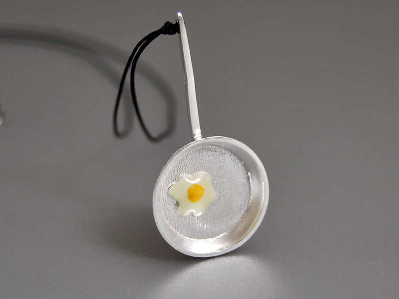 纯银搪瓷平底锅吃货棉绳项链 早餐煎蛋 设计生日表白爱情纪念日礼物 N 035| 希腊原创手工饰品 This and That - 项链 - 其他金属 